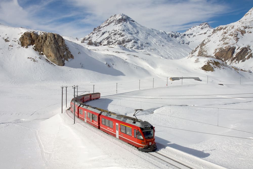 Trenino Rosso in mezzo alla neve