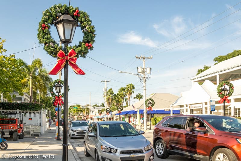 Duval Street a Key West addobbata per Natale