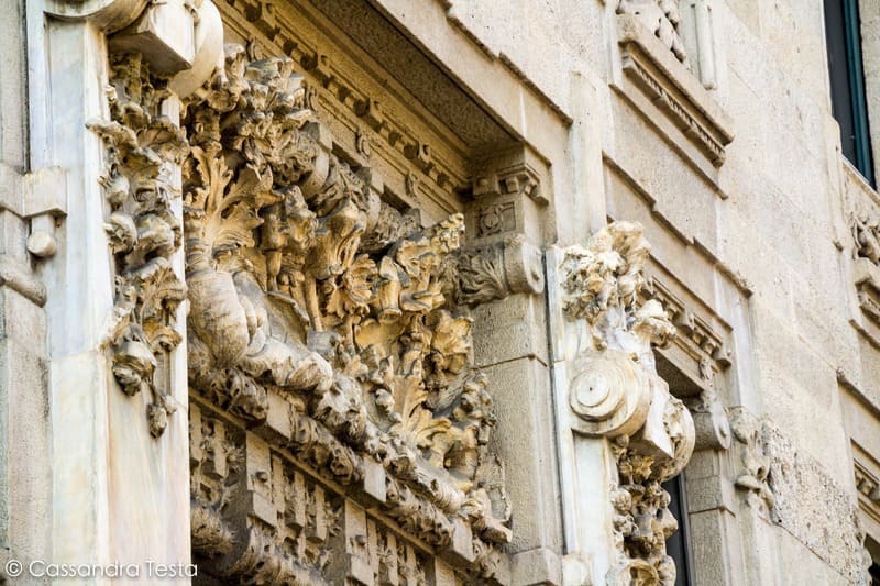 Dettaglio della facciata di Palazzo Castiglioni, Milano