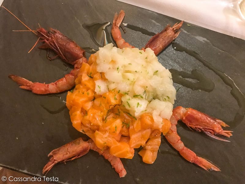 Tartare di avocado, salmone, merluzzo e gamberi rossi, I Poeti del Gusto - Saronno