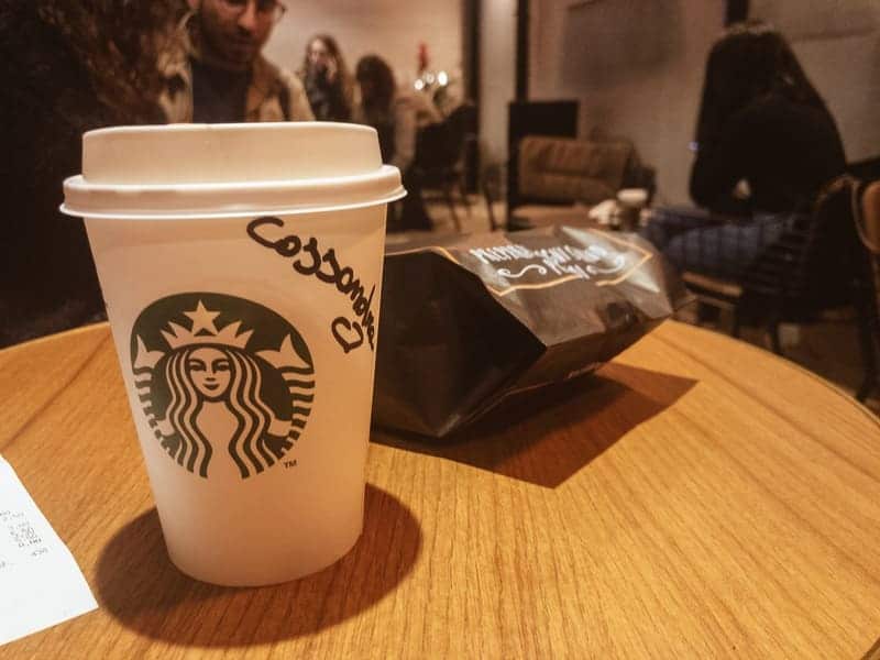 Caffè Latte e Muffin - Starbucks a Milano