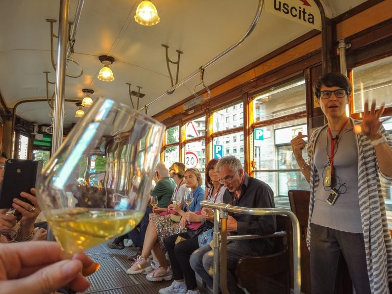 Degustazione di vino in tram