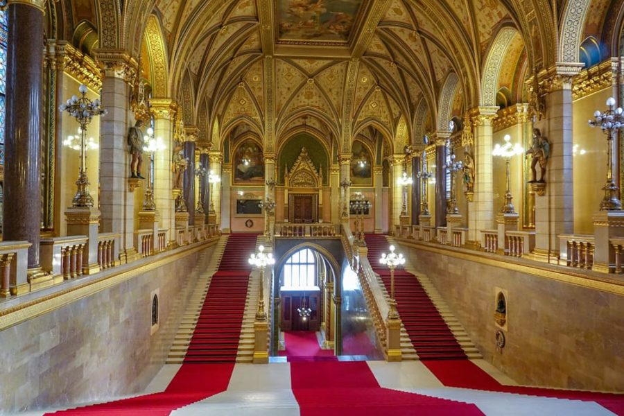 Scala principale del Parlamento di Budapest