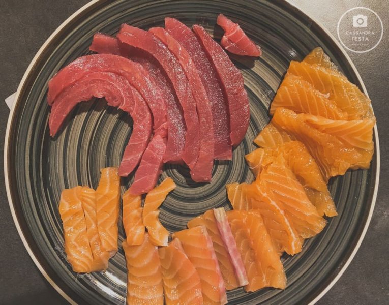 come tagliare il pesce per il sushi