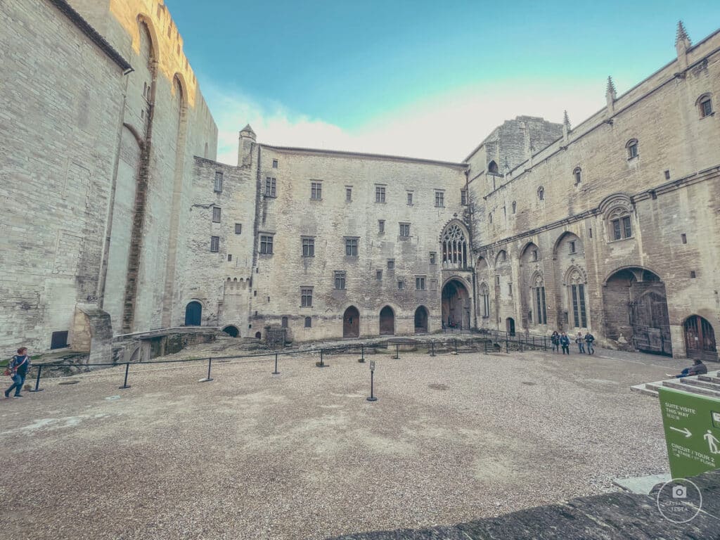Primo Cortile Interno del Palazzo dei Papi