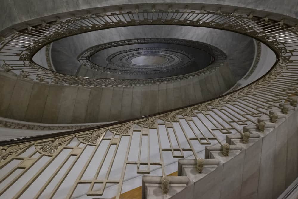 Scala del Palazzo Mannajuolo a Napoli