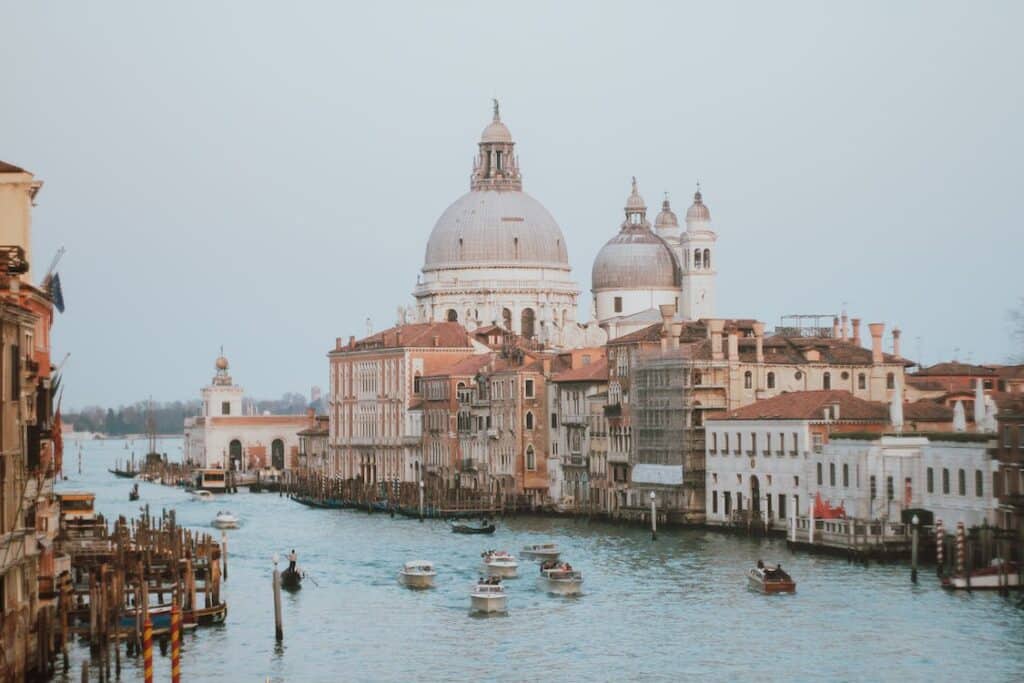 palazzi galleggianti di venezia