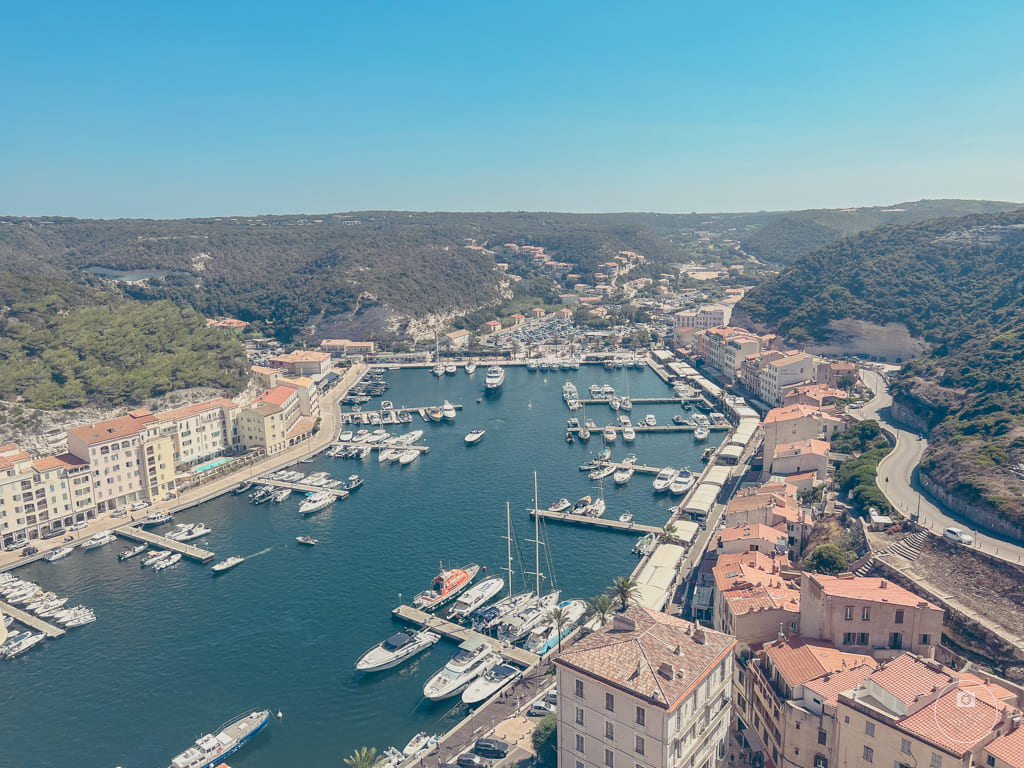 vista-sul-porto-di-bonifacio-dalla-cittadella