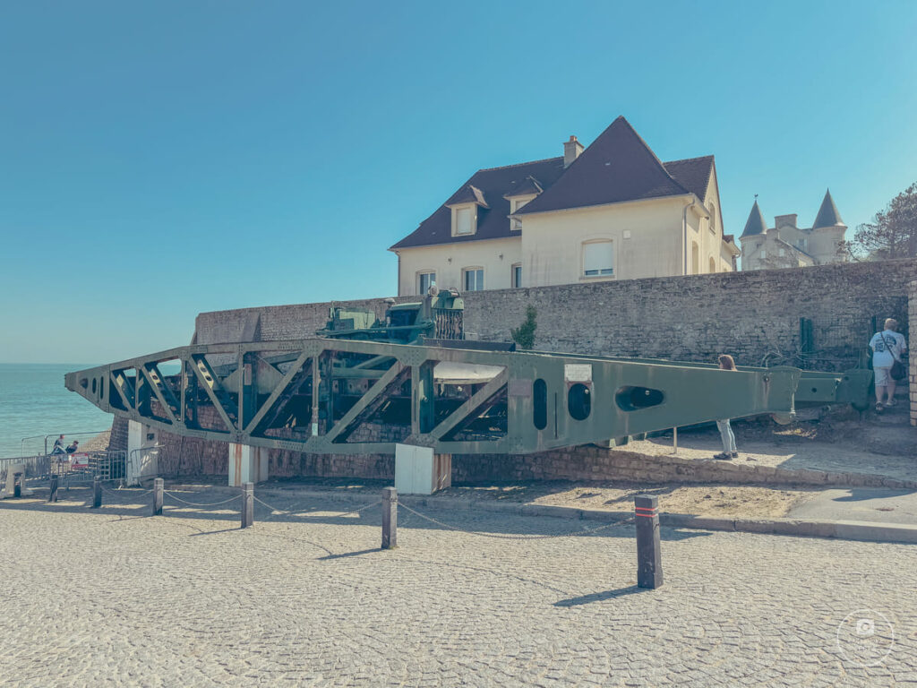 resti-pontile-sbarco-arromanches