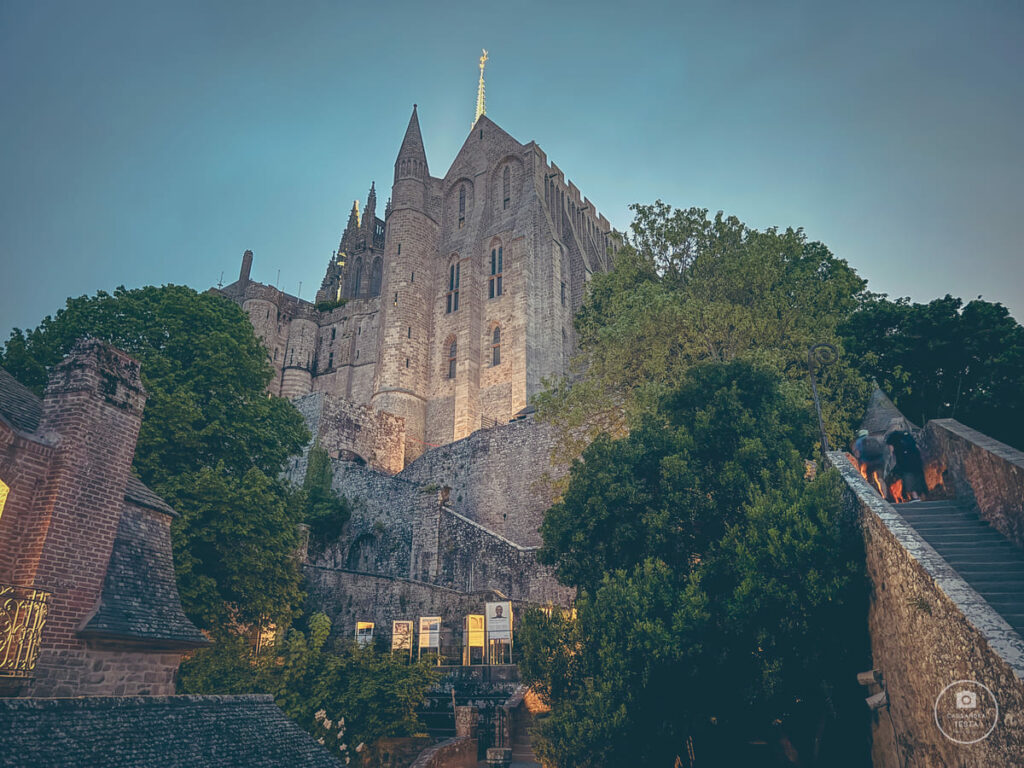 abbazia-di-mont-saint-michel-di-notte