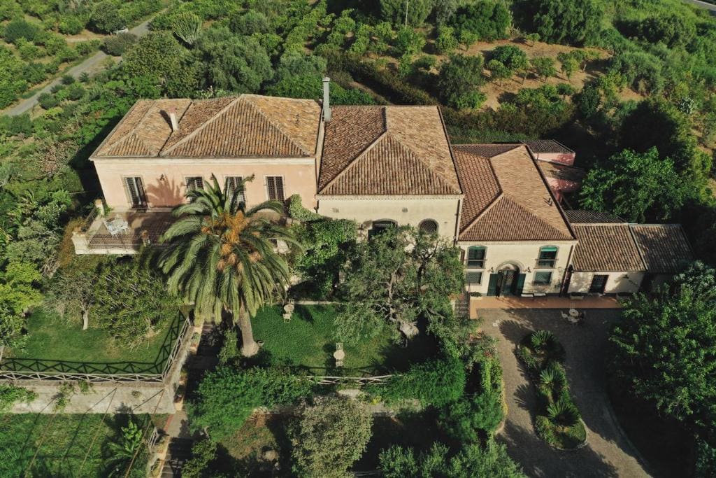 antico-borgo-etneo-country-hotel