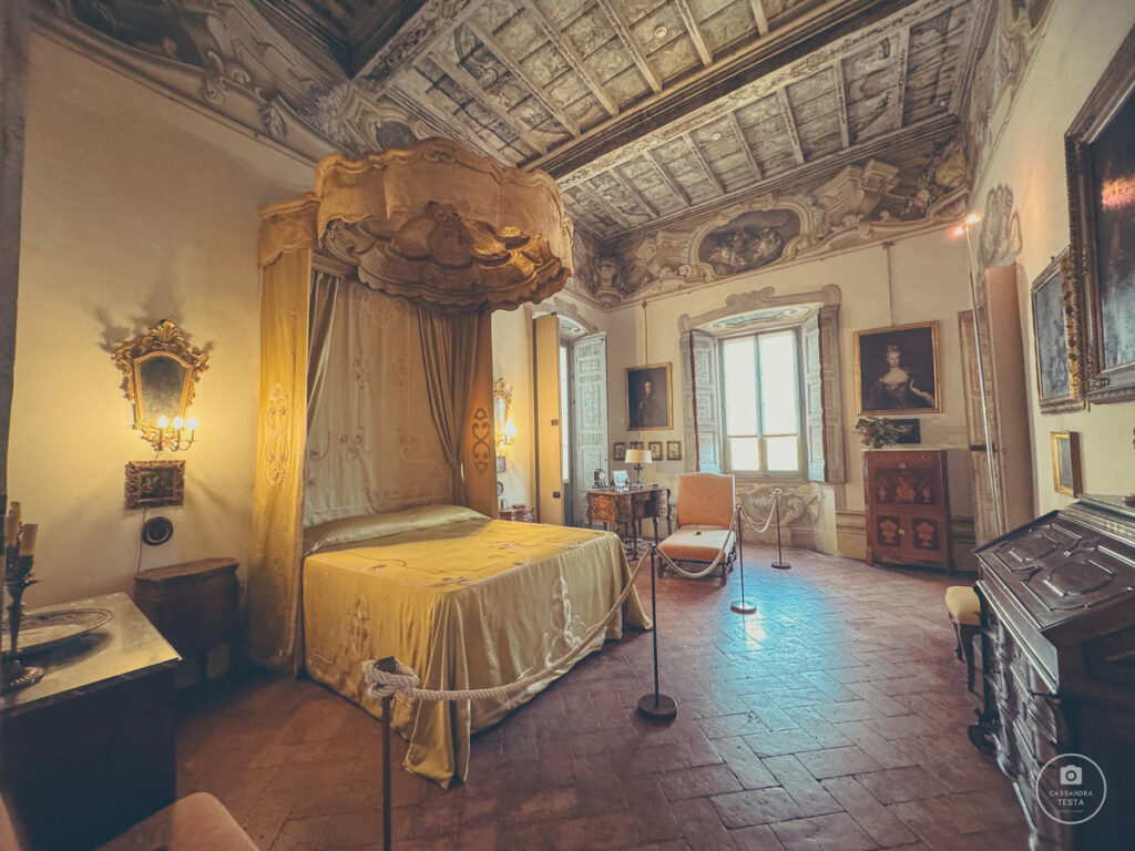 Camera-Letto-Giallo-Villa-Della-Porta-Bozzolo