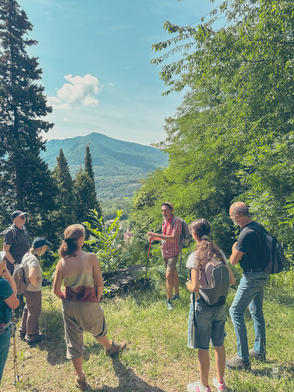 guida-andrea-e-gruppo-trekking-villa-della-porta-bozzolo